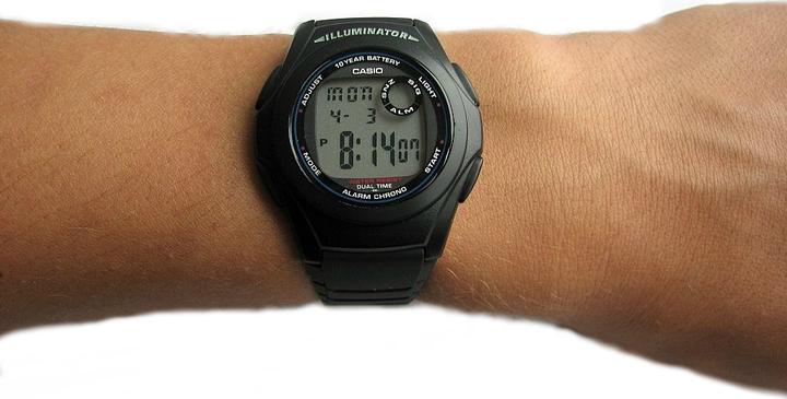 Produktbild Casio F-200w-1aef (Digitaluhr, Sportuhr, Chronograph, 40 mm)