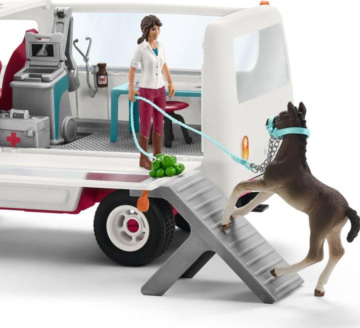 Actual product image Schleich Mobile veterinarian with Hanoverian foal