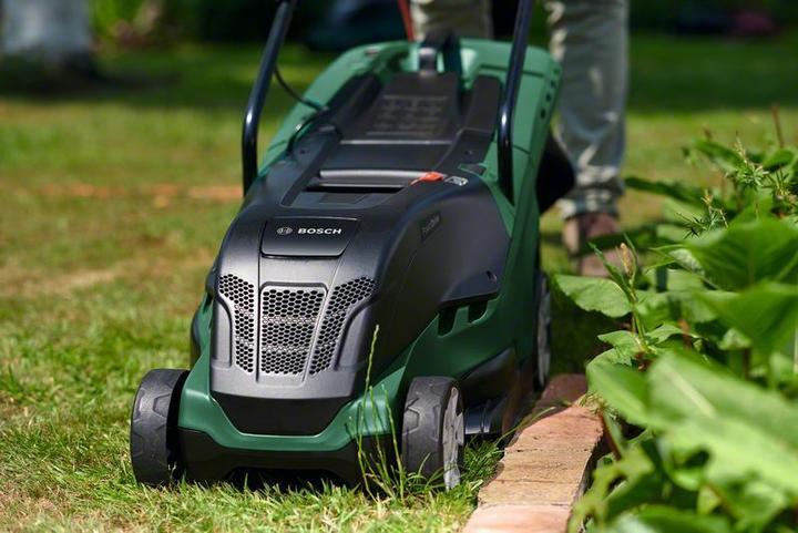 Produktbild Bosch Home & Garden 35cm Elektro Rasenmäher Universal Rotak 450 (Netzbetrieb)