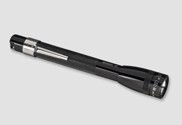 Actual product image Maglite Flashlight M3A012 range 31 m black with 2Micro batteries (127 cm, 100 lm)