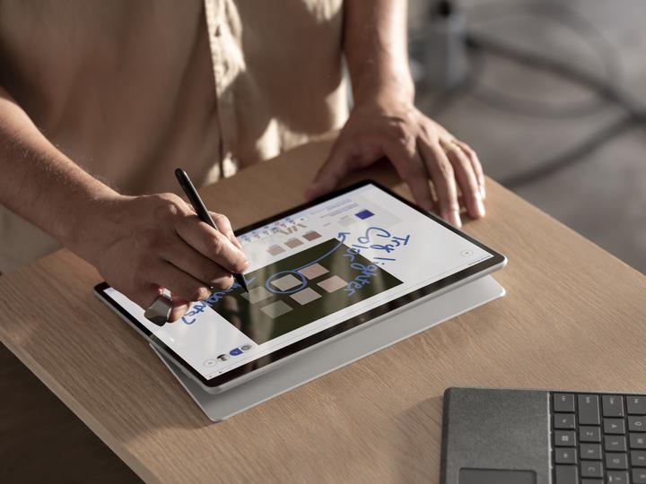 Produktbild Microsoft Surface Pro X (13", Microsoft SQ1, 8 GB, 128 GB)