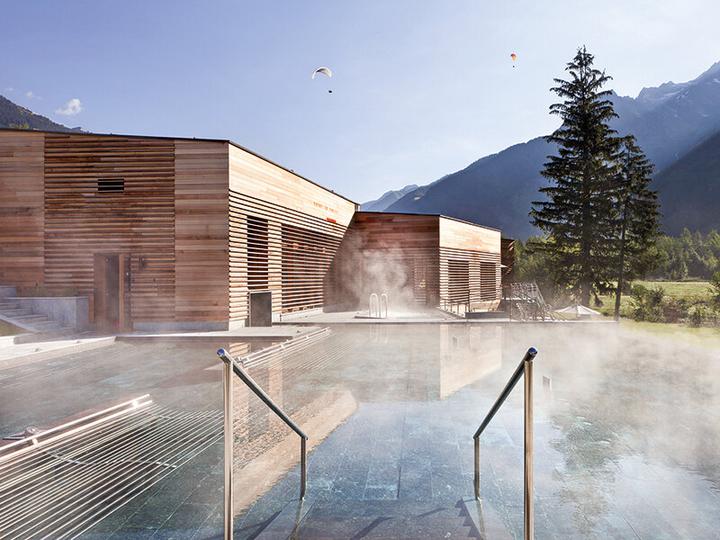 Immagine prodotto Smartbox Indulgenza e relax a QC Terme Chamonix: pass di 1 giorno, pranzo e kit spa per 2 persone (2 pers.)