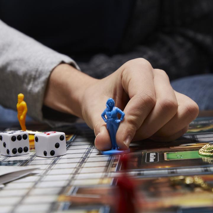 Actual product image Hasbro Gaming Cluedo board game, redesigned Cluedo for 2-6 players, detective game, family game for children and (Italian)