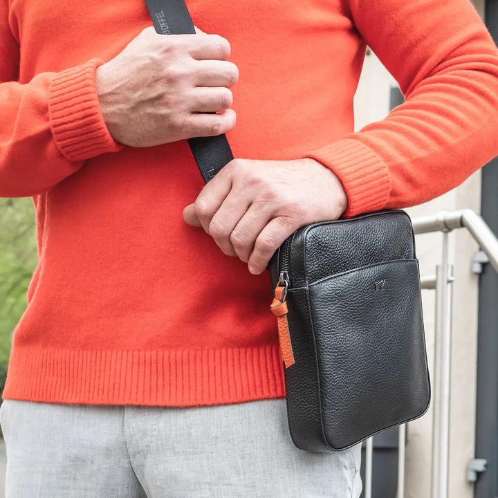 Actual product image Braun Büffel Shoulder bags