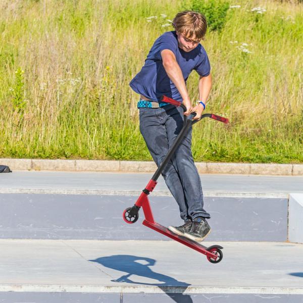 Produktbild Juskys Stunt Scooter mit 360° Lenkung
