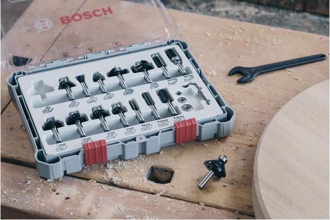 Produktbild Bosch Professional Zubehör 15-teiliges Fräser-Set, 8-mm-Schaft für Handfräsen