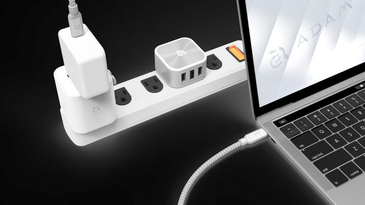 Image du produit Adam Elements OMNIA T3 | Blanc | Adaptateur de voyage universel avec ports de charge USB-C et USB-A