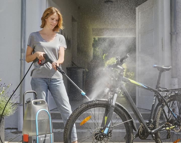 Produktbild Gardena AquaClean Li40/60 inkl. Akku (Akkubetrieb)