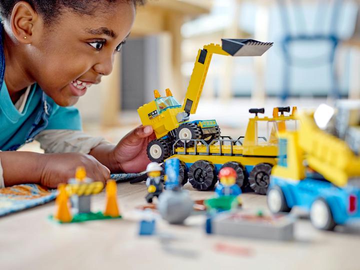 Actual product image LEGO Construction vehicles and crane with wrecking ball (60391, LEGO City)