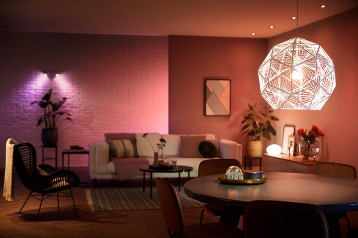 Produktbild Philips Hue White & Color BT (E14, 5.30 W, 470 lm, 1 x, G)