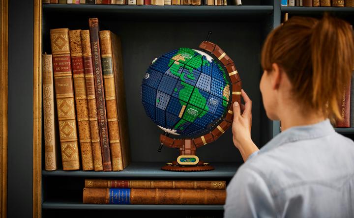 Actual product image LEGO Globe (21332, LEGO Ideas, LEGO Rare Sets)