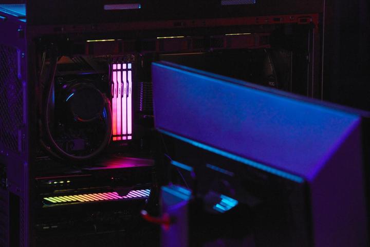 Immagine prodotto Kingston FURY Beast RGB (1 x 32GB, 6000 MHz, RAM DDR5, DIMM)