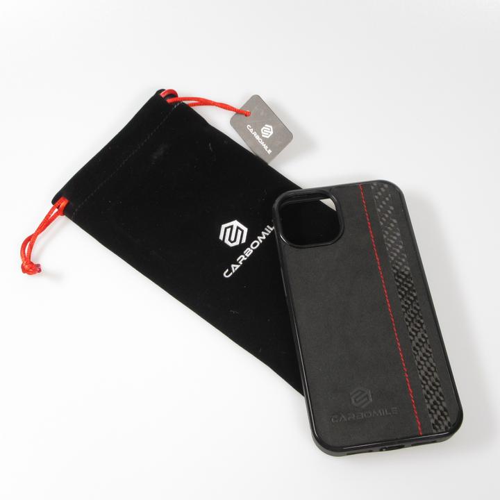Produktbild Carbomile Hülle Alcantara und Carbon mit roten Nähten (MagSafe kompatibel) (Apple iPhone 14 Plus)