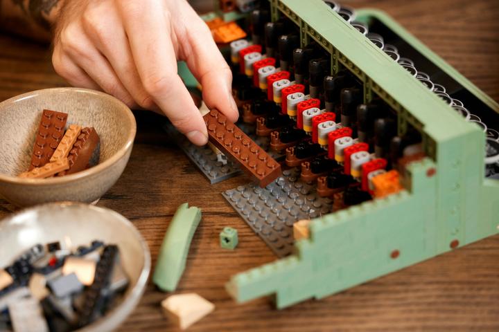 Immagine prodotto LEGO Macchina da scrivere (21327, LEGO Ideas, Set LEGO rari)