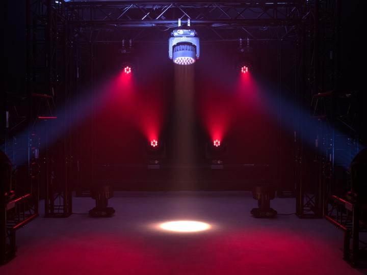 Produktbild Eurolite LED TMH-W555 Moving-Head Wash Zoom (Set)