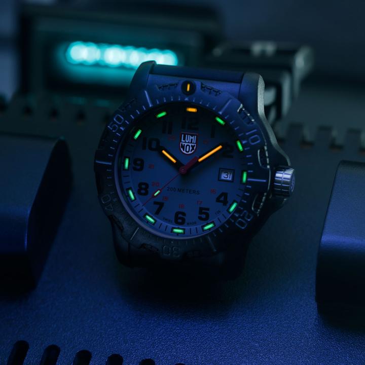 Actual product image Luminox Ops 8880 (Swiss made, Diving watch, Analogue wristwatch, 45 mm)