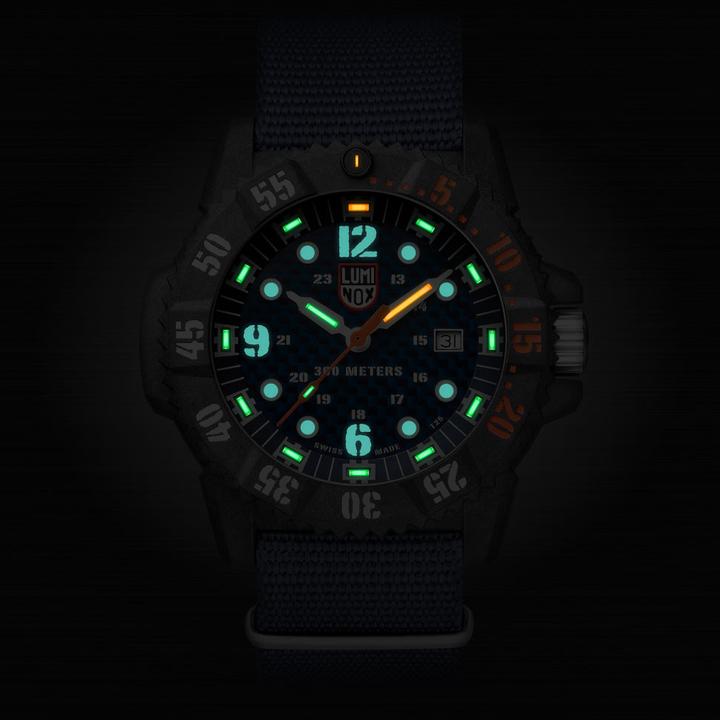 Immagine prodotto Luminox Master Carbon Seal 3800 Series (Fatto in Svizzera, Orologio da polso analogico, 46 mm)