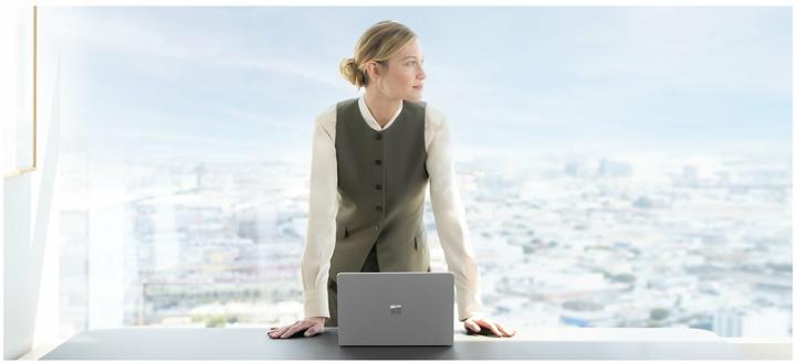 Produktbild Microsoft Surface Laptop 7. Edition (Intel) for business – Copilot+ PC (15", Intel Core Ultra 7 266V, 16 GB, 256 GB, CH)