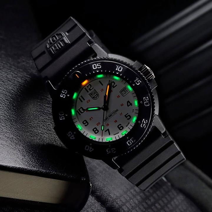 Actual product image Luminox Original Navy Seal 3000 Evo Series (Diving watch, 43 mm)