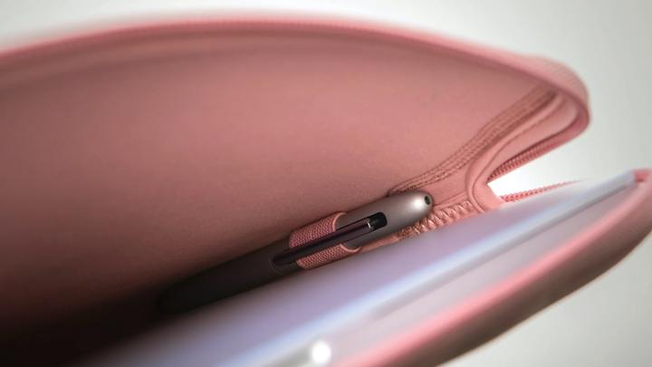 Actual product image Moshi CASE Pluma MacBook Pro 14 "(2021) carnation pink (14", Apple)