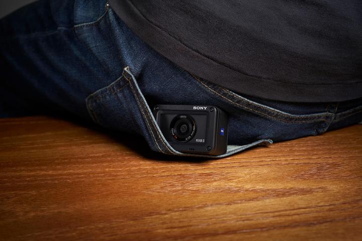 Immagine prodotto Sony Kit DSC-RX0 II (30p, Bluetooth)