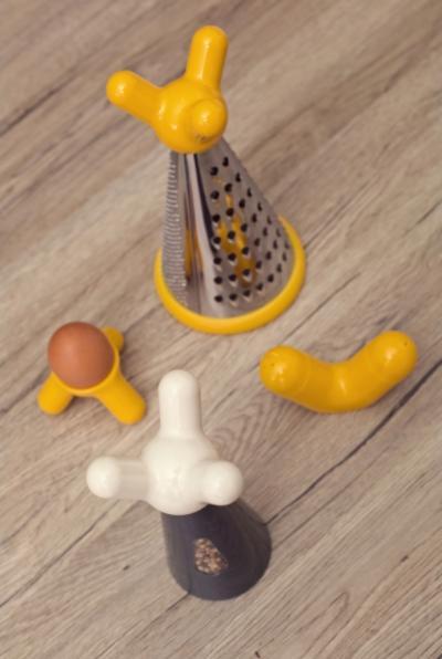 Actual product image ViceVersa Salt Pepper Dispenser Mayday yellow 10521 (Salt)