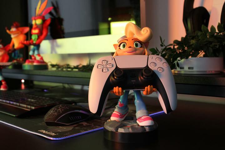 Produktbild Exquisite Gaming Crash Bandicoot: Coco - Cable Guy (20 cm) (Xbox 360, Xbox Series X, PC, Mac, Xbox One S, Switch, PS4, PS5)