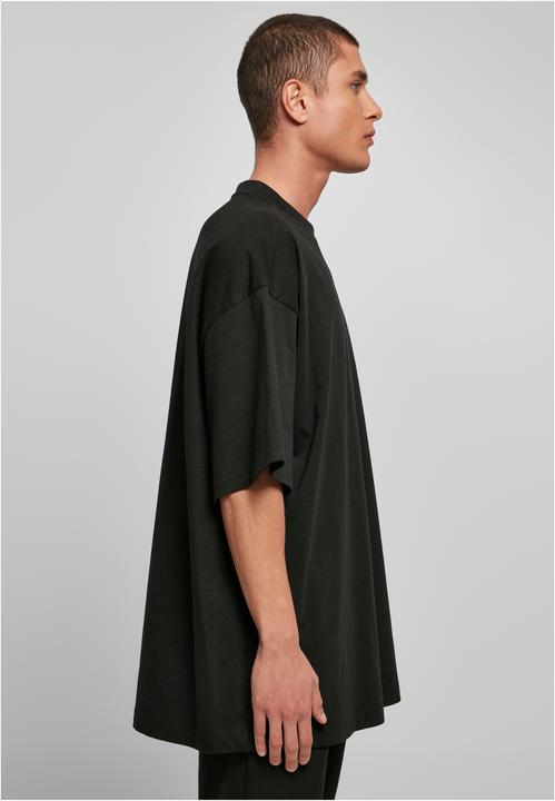 Actual product image Urban Classics Huge Tee - 16930 (L)
