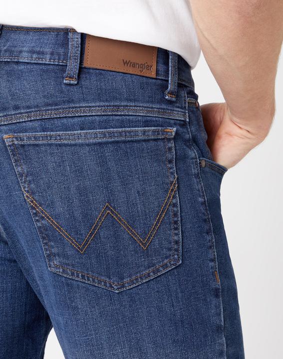 Actual product image Wrangler Authentic Straight (W36/L30)