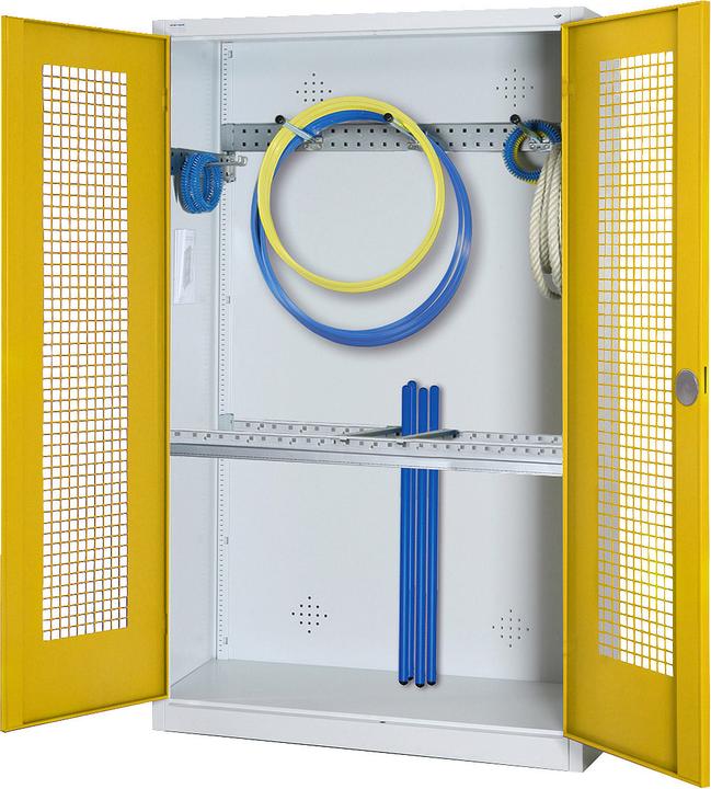 C+P Modul-Sportgeräteschrank mit Grundausstattung (HxBxT: 195x120x50 cm, mit Lochblech-Flügeltüren)