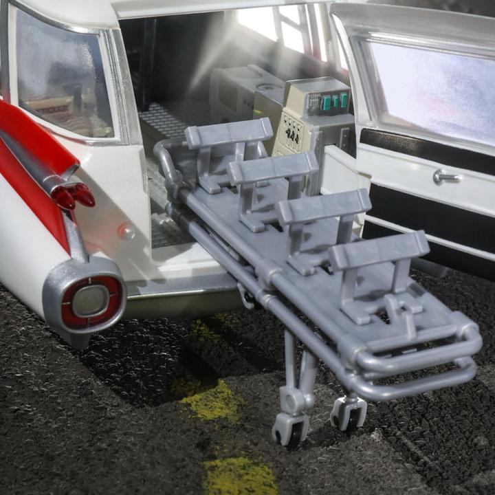 Produktbild Hasbro Ghostbusters Plasma Series Fahrzeug Ecto-1 (1984)