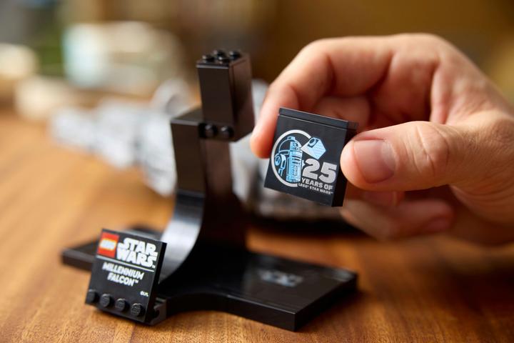 Produktbild LEGO Millennium Falcon (75375, LEGO Star Wars)