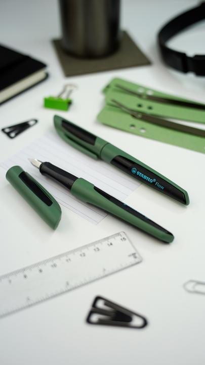 Produktbild STABILO Flow SPORTY Füller (Olivegrün, 1 x)