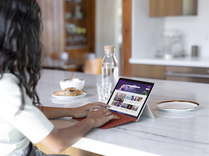 Produktbild Microsoft Surface Go 3 (10.51", Intel Core i3-10110Y, 8 GB, 128 GB)