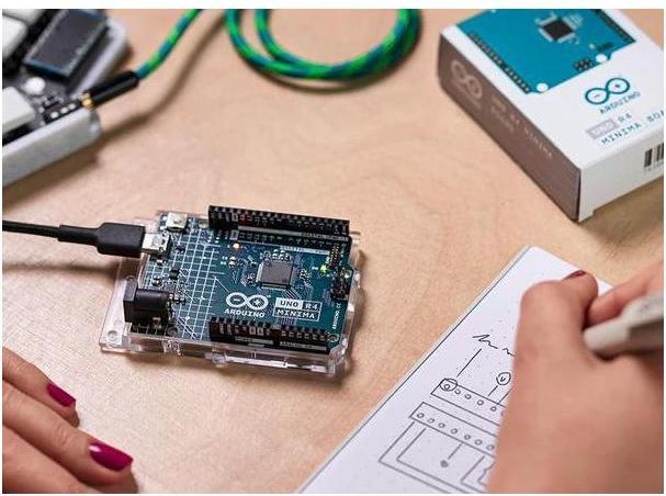 Actual product image Arduino UNO R4 Minima