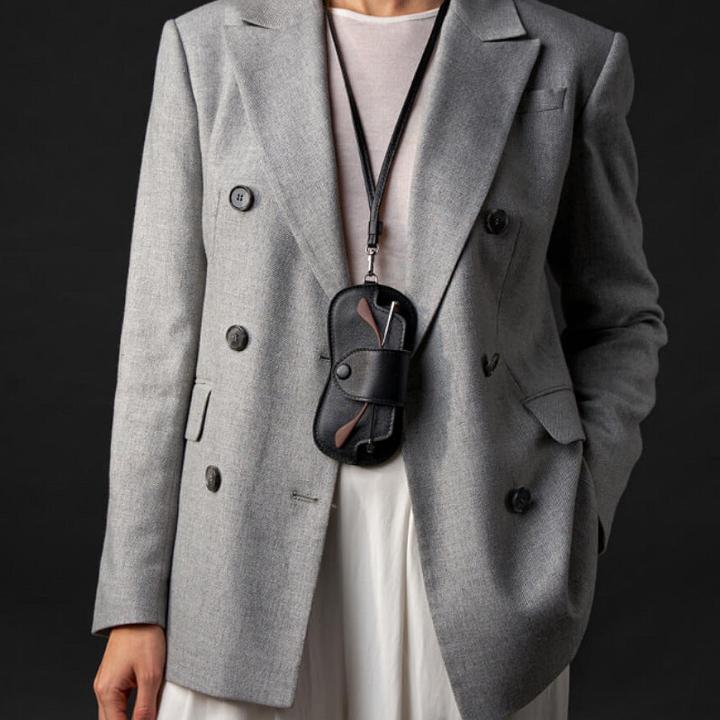 Image du produit Only-Bags.Store Étui à lunettes chic en cuir - étui à lunettes souple et résistant avec bandoulière pour
