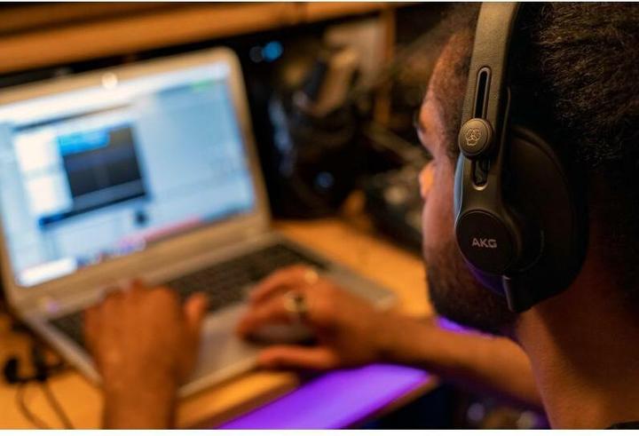Actual product image AKG K361-BT (No noise cancelling, 24 h, Wireless)