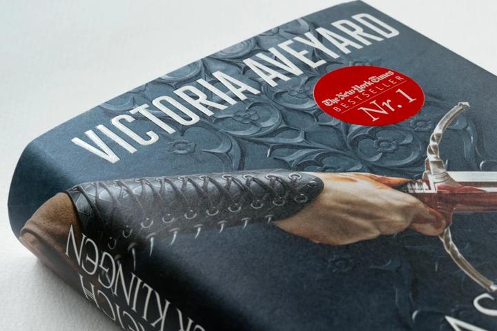Actual product image Das Reich der Klingen - Realm Breaker 2 (German, Victoria Aveyard, 2022)