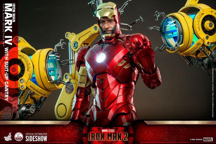 Produktbild Hot Toys Iron Man 2 figurine 1/4 Iron Man Mark IV with Suit-Up Gantry 49 cm