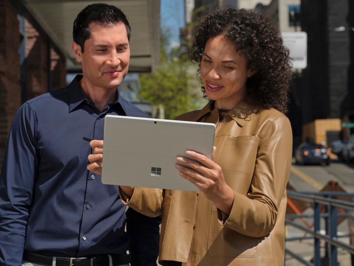 Produktbild Microsoft Surface Pro X (13", Microsoft SQ1, 8 GB, 128 GB)