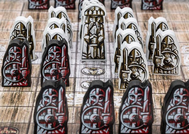 Actual product image Tactic Viking's Tales: Tafl King (58984) (Swedish, French, English, Russian, Finnish, Lithuanian, German, Spanish, Ukrainian)
