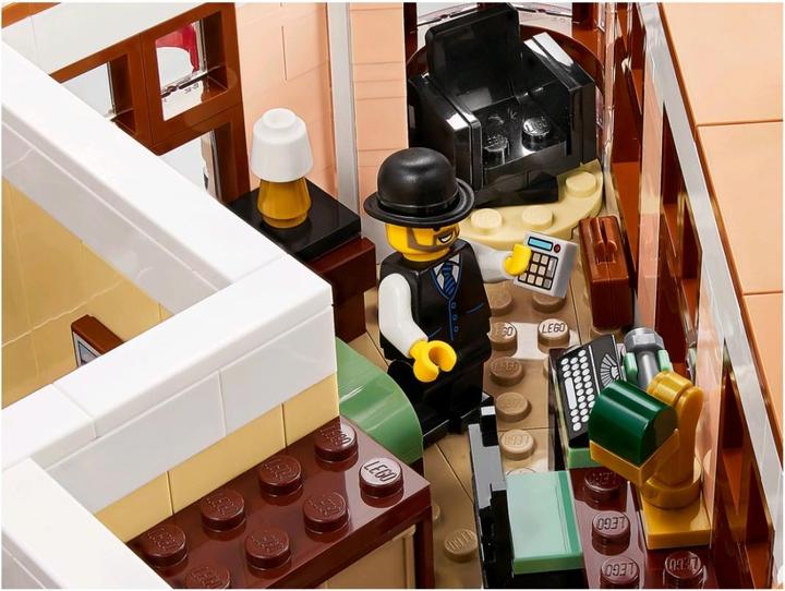 Actual product image LEGO Boutique- Hotel (10297, LEGO Rare Sets)