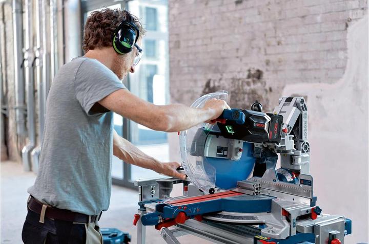 Produktbild Bosch Professional GCM 18V-305 GDC