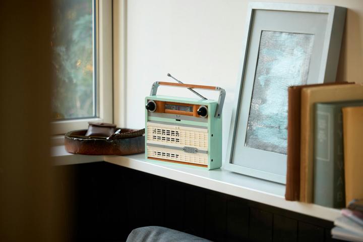 Actual product image LEGO Retro portable radio (10334, LEGO Icons, LEGO Rare Sets)