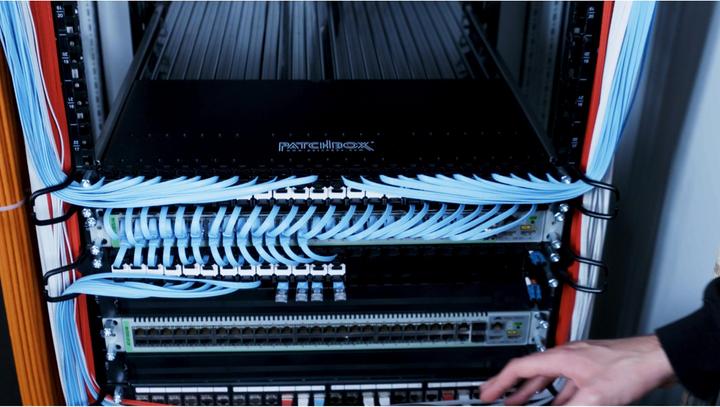 Actual product image PATCHBOX Plus+ 19", singlemode LC-SC (CAT6, 1.70 m)