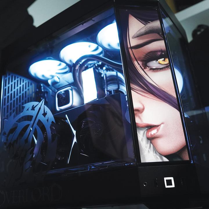 Actual product image Hyte Y60 LCD panel