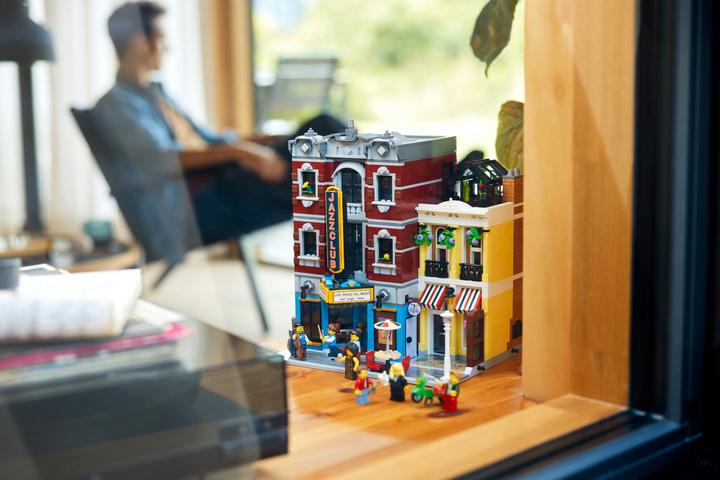 Actual product image LEGO Icons - Jazz Club (10312, LEGO Rare Sets)