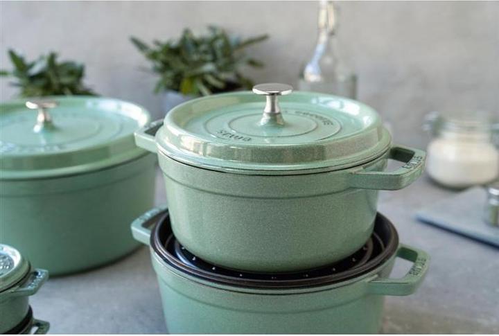 Produktbild Staub Cocotte 26 cm, rund, Salbei, Gusseisen (26 cm, Bräter + Schmortopf, Gusseisen)
