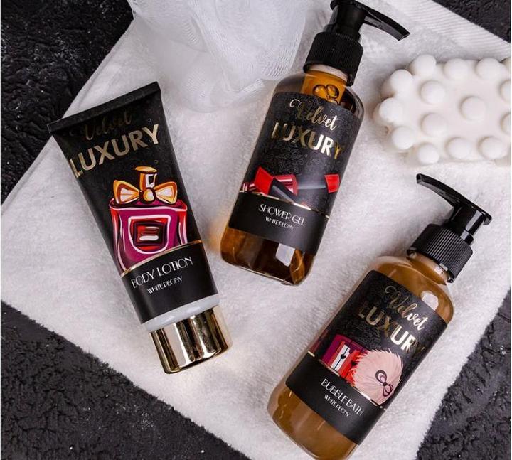 Image du produit Accentra Set de bain VELVET LUXURY dans un sabot en céramique, comprenant 160ml de gel douche et 160ml de (Set soin capillaire)