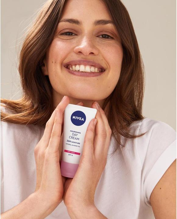 Produktbild NIVEA Reichhaltige Tagescreme (50 ml, Tagescreme, SPF 15)